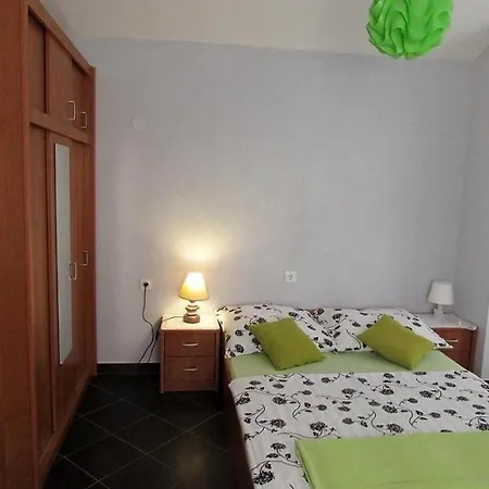 Appartement In With Terrace, Air Conditioning, Wifi, Washing Machine 4773-4 Ražanj