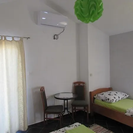 Appartement In With Terrace, Air Conditioning, Wifi, Washing Machine 4773-4