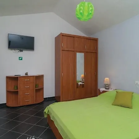 Appartement In With Terrace, Air Conditioning, Wifi, Washing Machine 4773-4