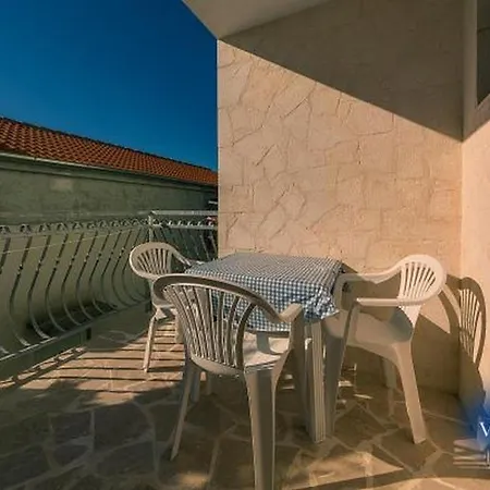 In With Terrace, Air Conditioning, Wifi, Washing Machine 4773-4 Apartman