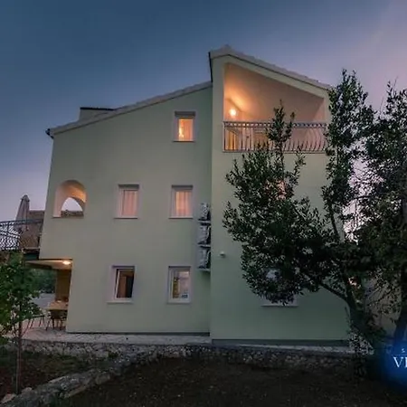 Apartman In With Terrace, Air Conditioning, Wifi, Washing Machine 4773-4