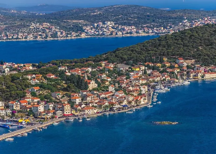 Apartman In With Terrace, Air Conditioning, Wifi, Washing Machine 4773-4 Razanj