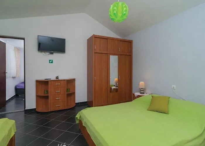 Apartman In With Terrace, Air Conditioning, Wifi, Washing Machine 4773-4